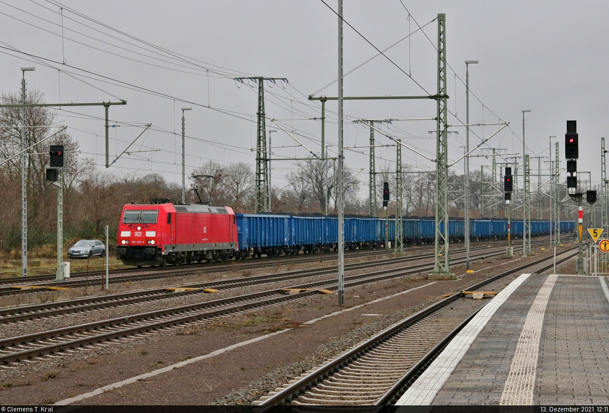 185 259-9 befährt mit Kohle aus Polen die Gütergleise in Magdeburg Hbf in südwestlicher Richtung.

🧰 DB Cargo
🕓 13.12.2021 | 12:11 Uhr