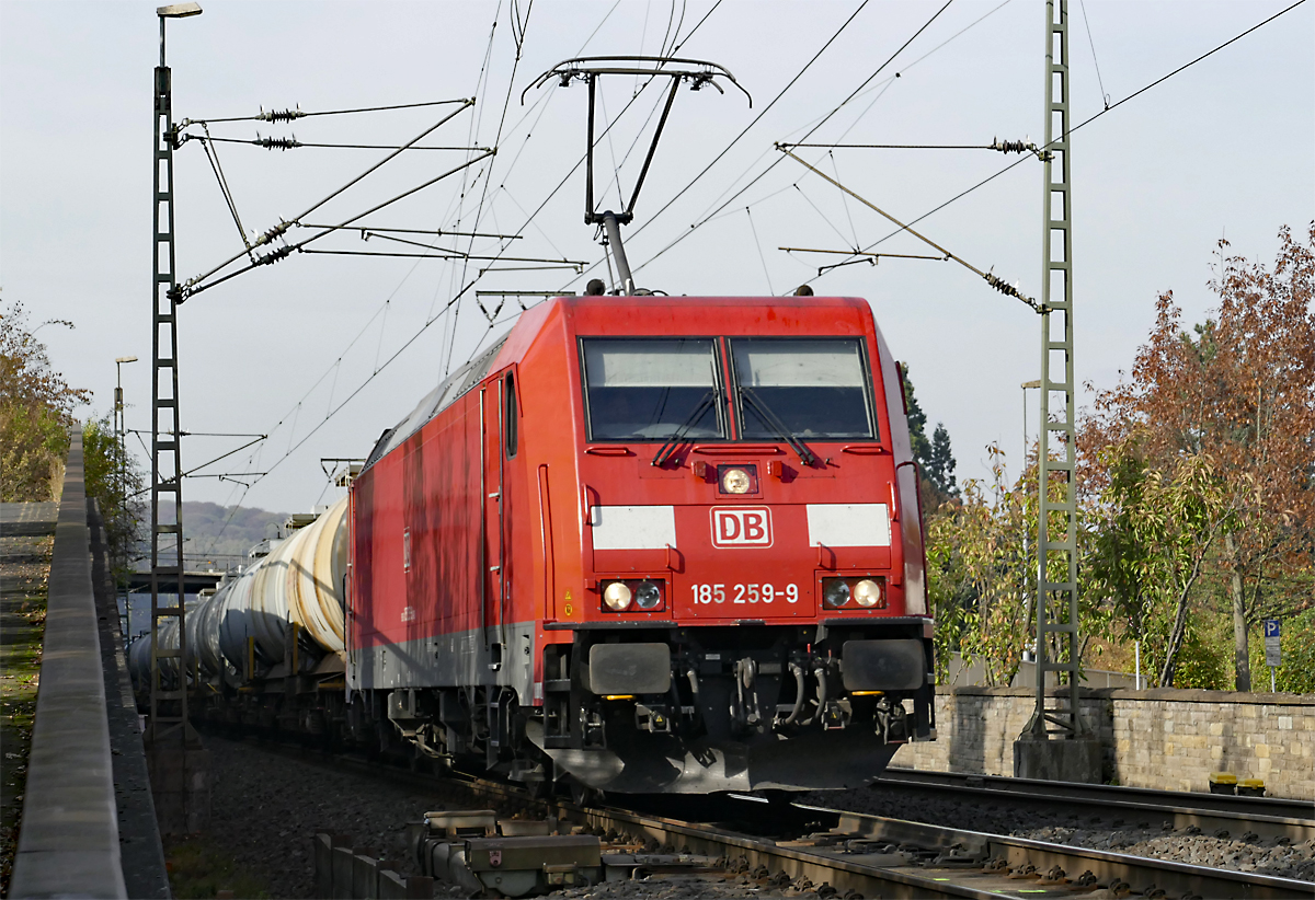 185 259-9 mit Kesselwagen durch Remagen - 20.10.2018