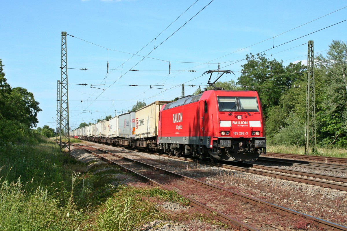 185 262-3 mit einem DB Schenker-KLV Zug auf der Fahrt in Richtung Weil am Rhein Rbf am Nachmittag des 06.06.14 in Orschweier.