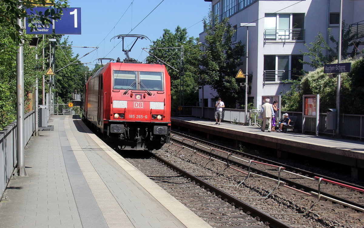 185 265-6 und 185 249-0 beide von DB und fahren durch Aachen-Schanz mit einem langen Ölzug aus Antwerpen-Petrol(B) nach Basel(CH) und kommen aus Richtung Aachen-West in Richtung Aachen-Hbf,Aachen-Rothe-Erde,Stolberg-Hbf(Rheinland)Eschweiler-Hbf,Langerwehe,Düren,Merzenich,Buir,Horrem,Kerpen-Köln-Ehrenfeld,Köln-West,Köln-Süd. Aufgenommen vom Bahnsteig von Aachen-Schanz. 
Bei Sommerwetter am Vormittag vom 28.6.2019.