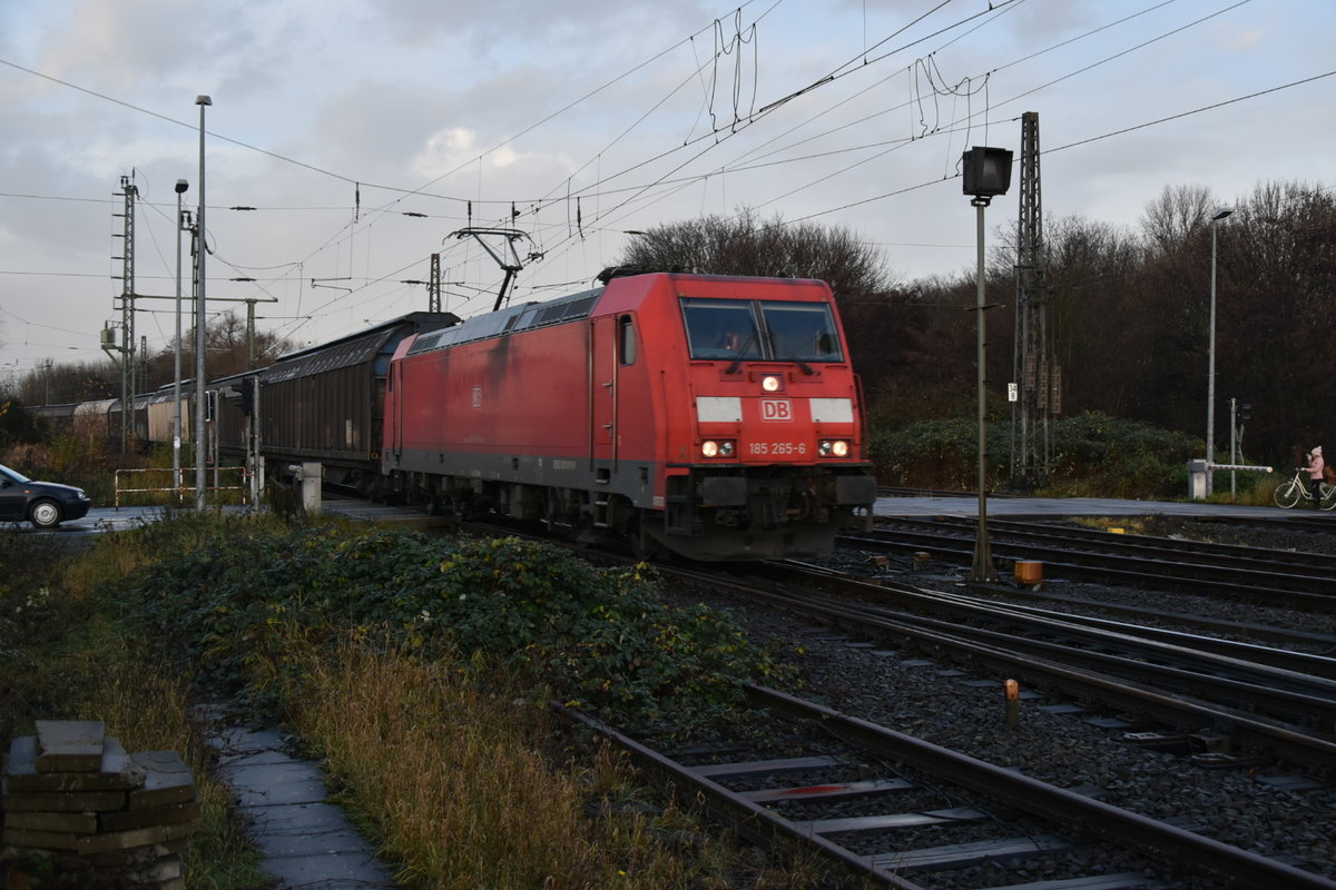 185 265-6 in Grevenbroich am Bü Blumenstraße.  8.12.2017