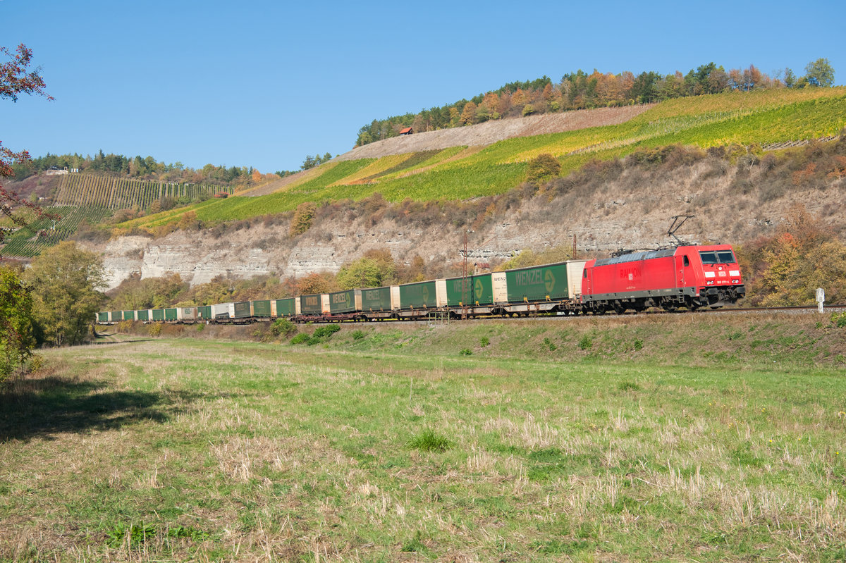 185 271 mit einem Wenzel-KLV Zug bei Himmelstadt Richtung Würzburg, 13.10.2018