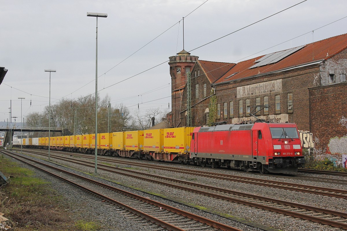 185 273-0 mit einem DHL Postzug am 20.12.2015 in Wuppertal Unterbarmen.