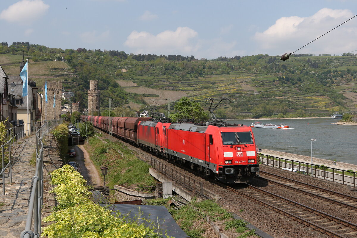 185 274 & 185 270 mit einem  Erzzug  am 4. Mai 2022 bei Oberwesel am Rhein.