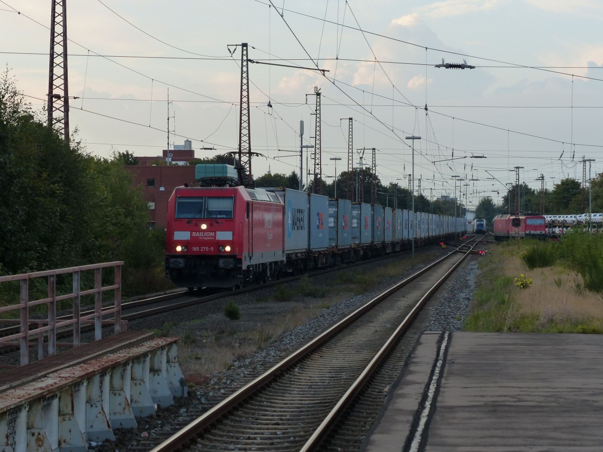 185 275 zieht am 14.09.2014 einen Containerzug durch Bremerhaven.