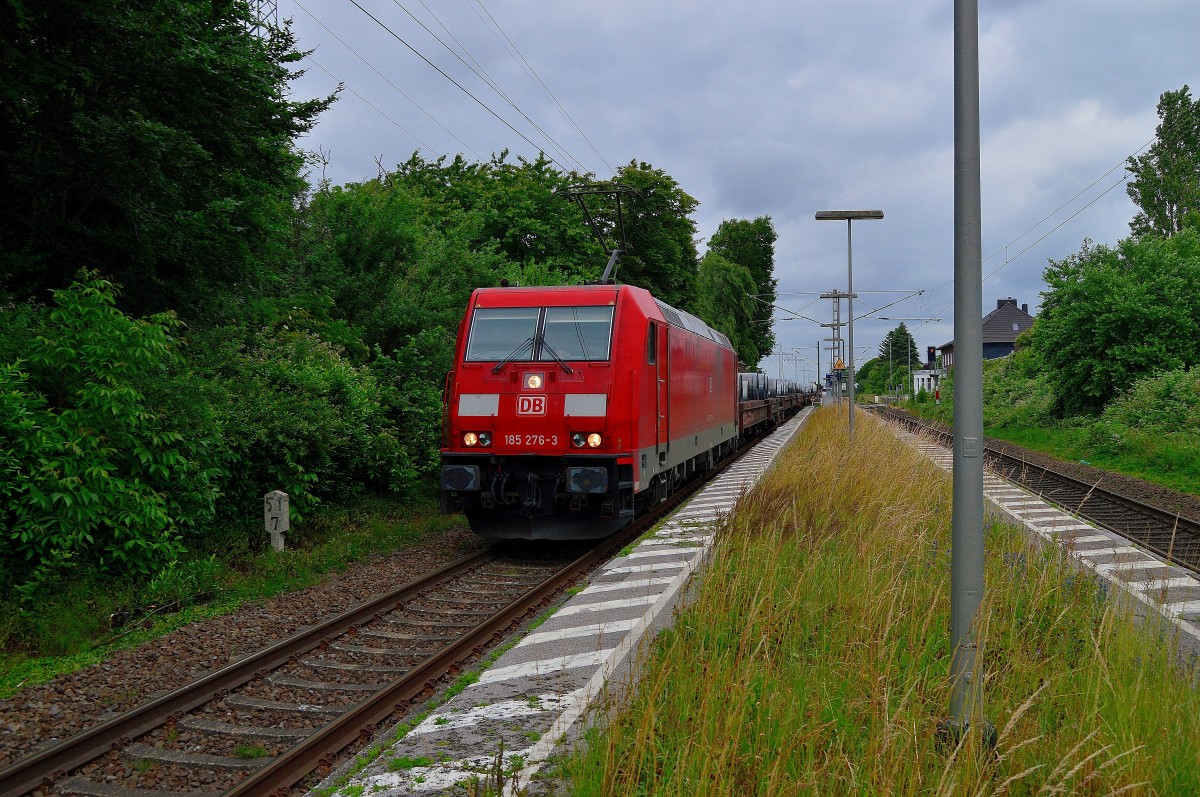 185 276-3 bei der Durchfahrt in Herrath mit einem Coilzug gen Aachen West.23.6.2015