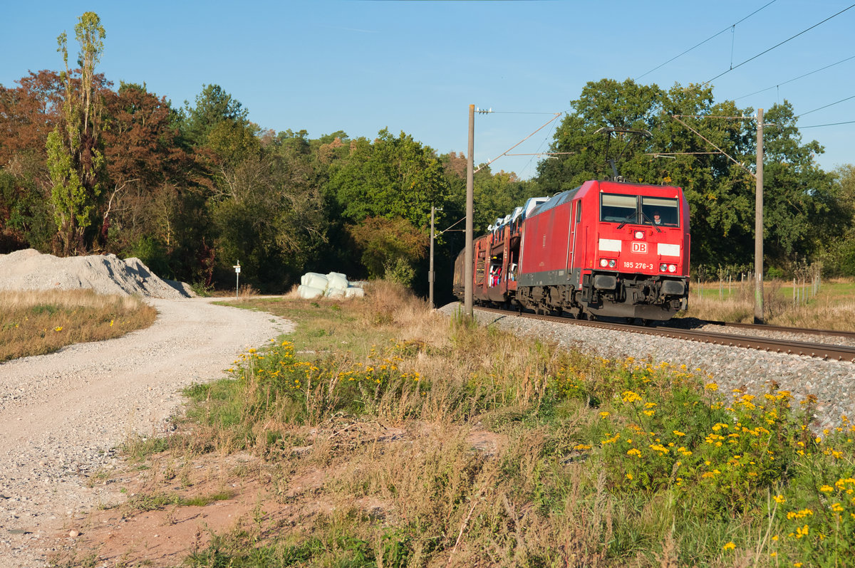 185 276 mit einem gemischten Güterzug bei Roßtal Richtung Ansbach, 04.10.2018