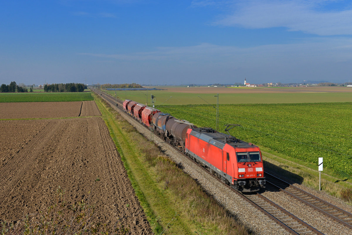 185 277 mit EK 56004 am 02.11.2017 bei Stephansposching. 