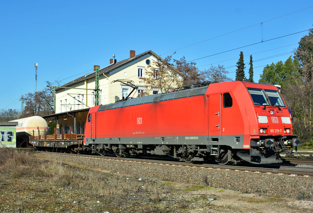 185 279-7 vor gem. Güterzug durch Oberkassel - 16.02.2016