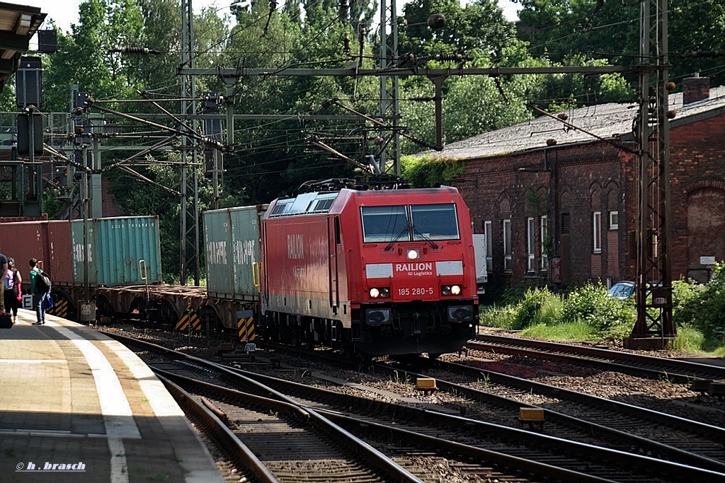 185 280-5 ist mit einen intermodal am 06.06.14 durch hh-harburg gefahren