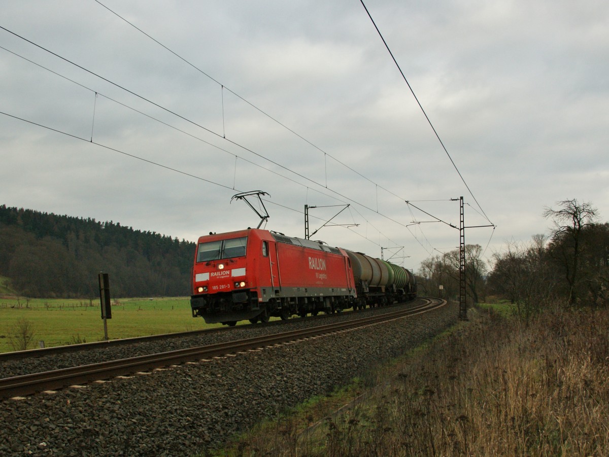 185 281-3 in Hermannspiegel am 18.12.13 Richtung Süden.