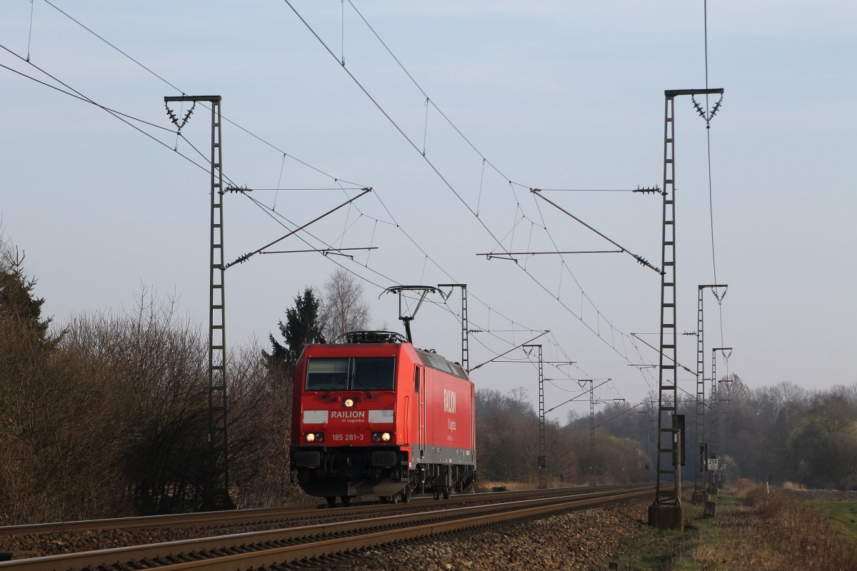 185 281-3 während eine Lokfahrt in die Richtung Emden bei Salzbergen am 14-3-2014.