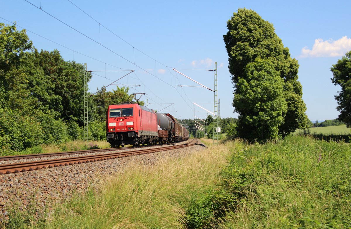 185 283-9 mit einem Frankenwaldumleiter zu sehen am 24.06.16 an der Schöpsdrehe bei Plauen/V.