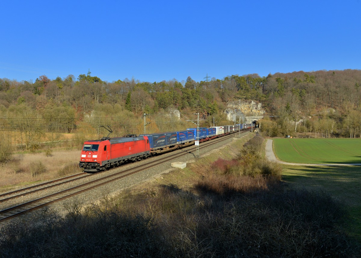 185 283 mit einem KLV am 17.03.2016 bei Solnhofen. 