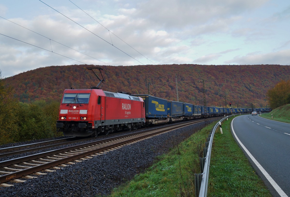 185 286-2 mit einen Containerzug Richtung Wrzburg bei Wernfeld.