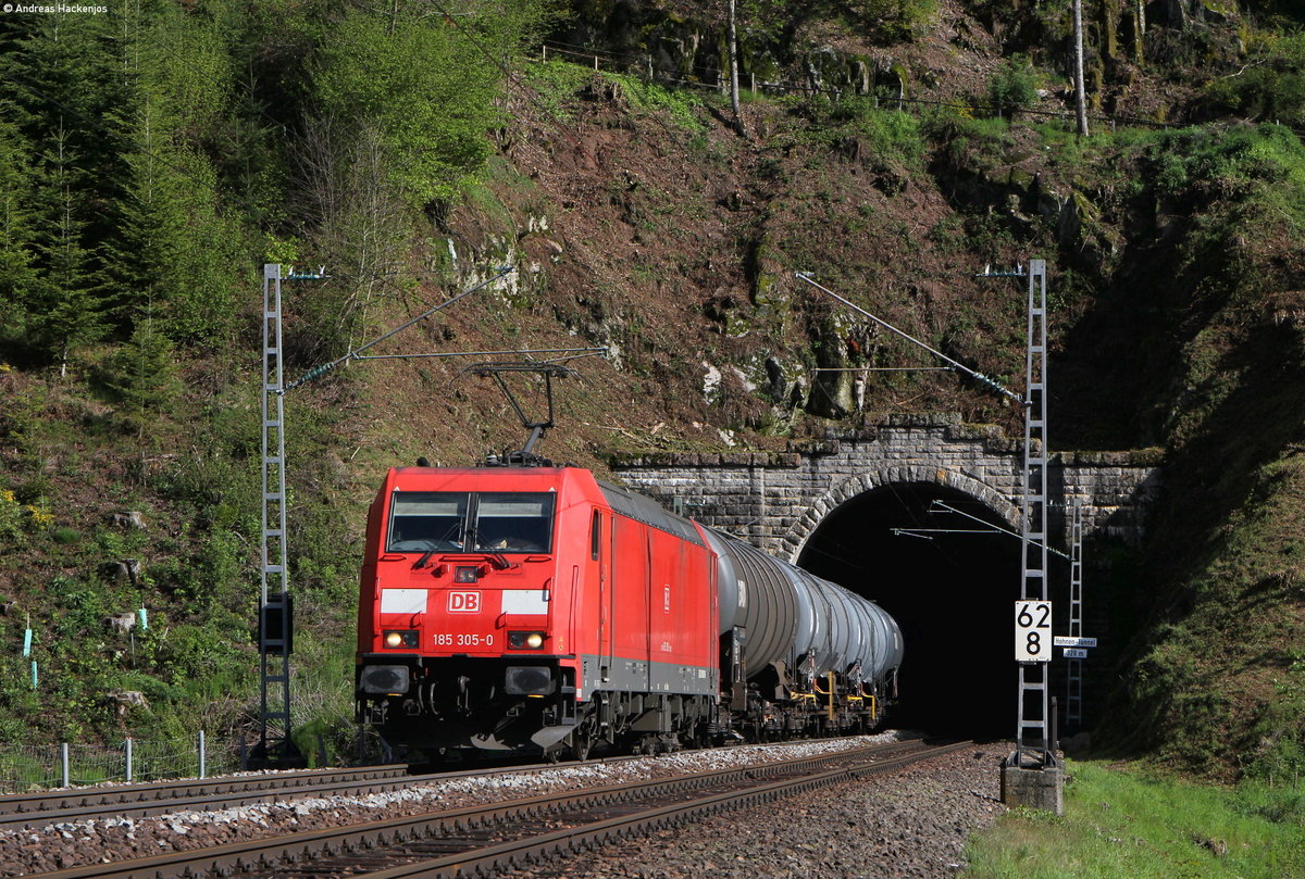 185 305-0 mit dem GC 60242 (Karlsruhe Raffinerie-Rammelswiesen) bei Triberg 22.5.19