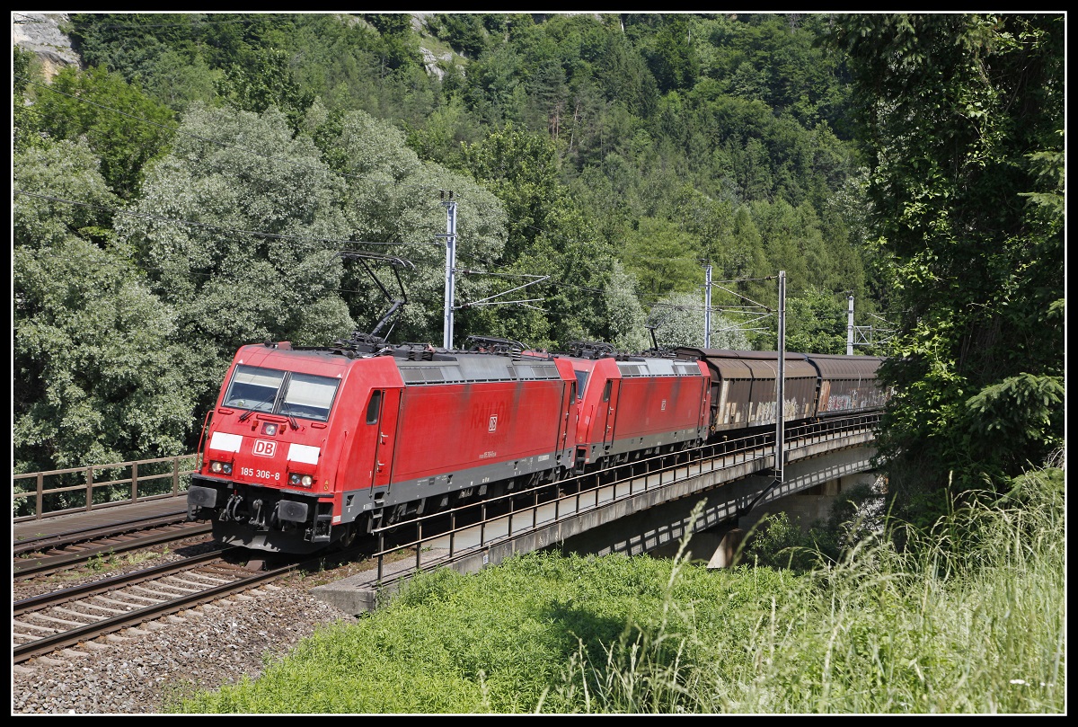 185 306 + 185... mit Güterzug bei Frohnleiten am 14.06.2019.