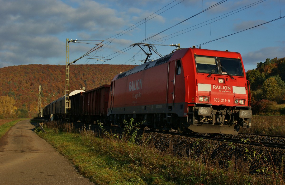 185 311-8 bei sehr sch�nen Herbstwetter am 24.10.13 Richtung W�rzburg. 