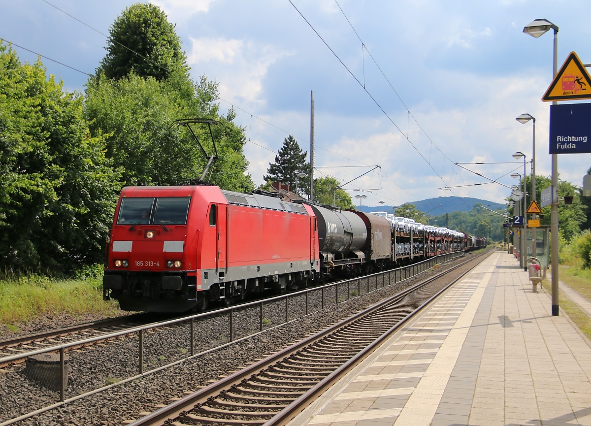185 313-4 mal ohne DB-Keks- mit gemischtem Güterzug in Fahrtrichtung Norden. Aufgenommen in Wehretal-Reichensachsen am 26.06.2014.