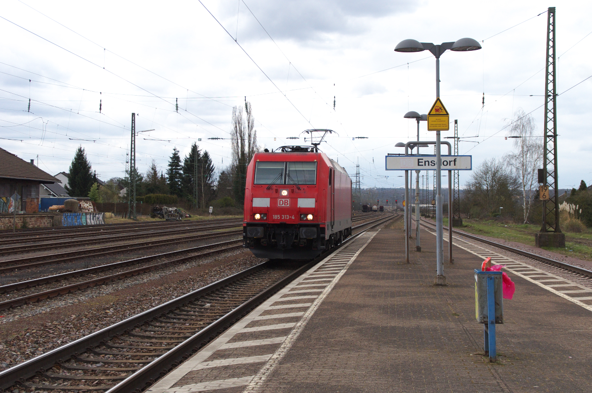 185 313 ist am 21.03.2016 als Lz zur Dillinger Hütte unterwegs. Bahnstrecke 3230 Saarbrücken - Karthaus in Ensdorf Saar.