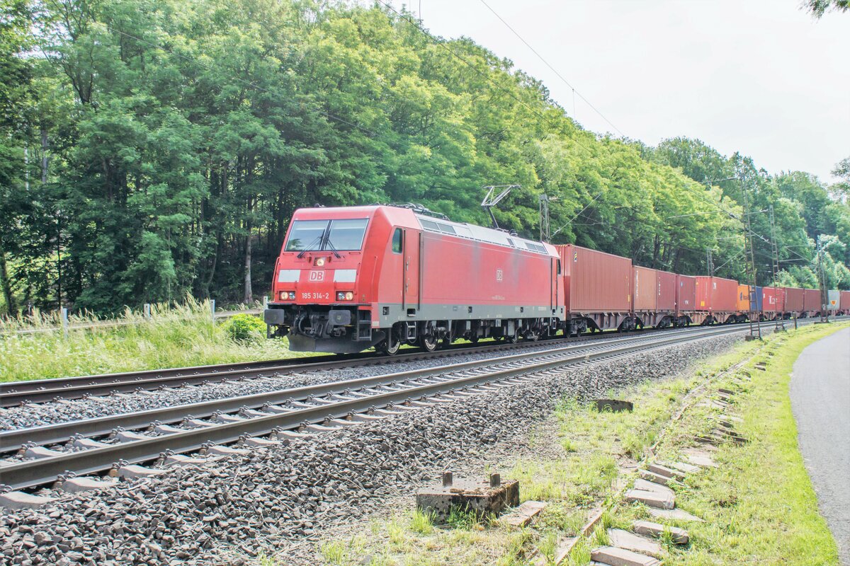 185 314-2 ist am 15.06.2021 in Richtung Fulde unterwegs.gesehen in Vollmerz.