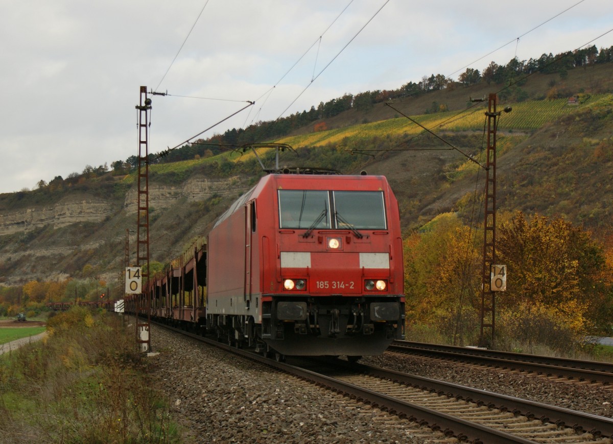 185 314-2 mit einen leeren Autozug Richtung Sden am 24.10.13.