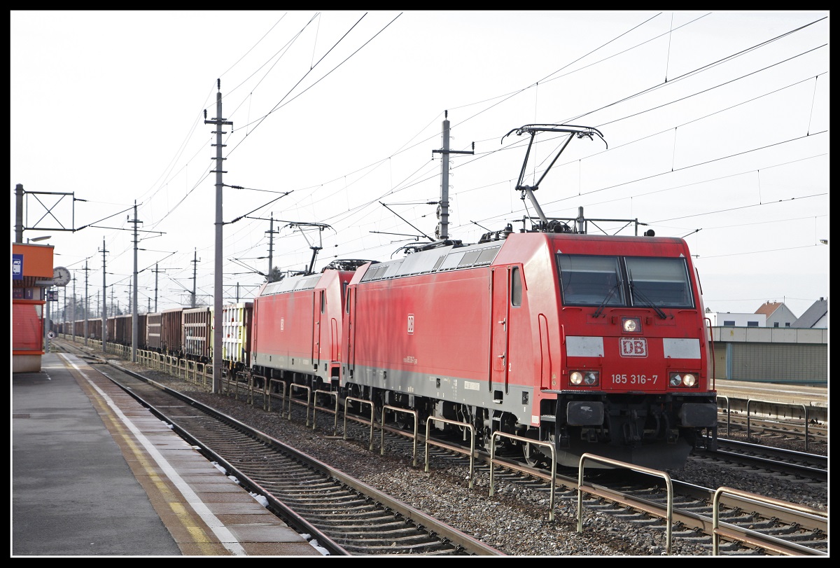 185 316 + 185... mit Güterzug in Hörsching am 30.01.2019.