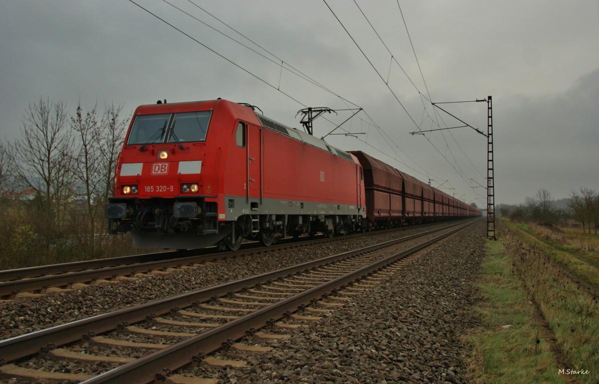 185 320-9 mit einen leeren Kohlezug am 22.01.14 bei Thüngersheim.