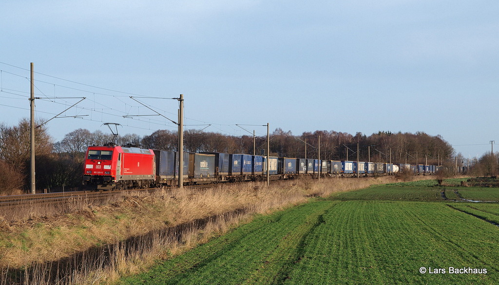 185 325-5 hat am 4.01.14 einen KLV aus Skandinavien am Haken und bringt diesen bei Quarnstedt Richtung Hamburg.