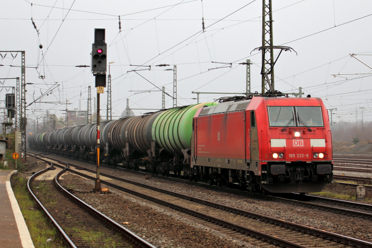 185 333-9 durchfährt Duisburg-Bissingheim 3.12.2014