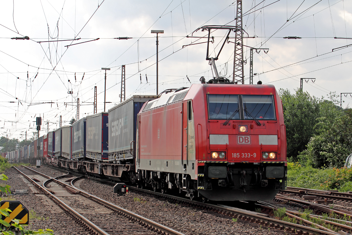 185 333-9 durchfährt mit einem KLV Recklinghausen-Ost 9.6.2016