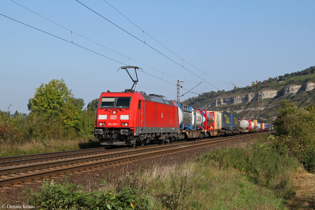 185 338 mit einem KLV Zug am 28.09.2013 bei Thngersheim.