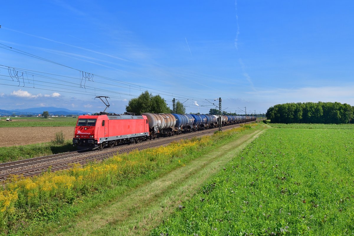 185 340 mit einem Kesselzug am 10.09.2019 bei Stephansposching.
