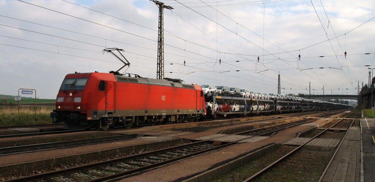 185 342-3 der DB ist am 26.11.2014 mit einem vollen Autotransportzug durch Kirchstetten unterwegs. 