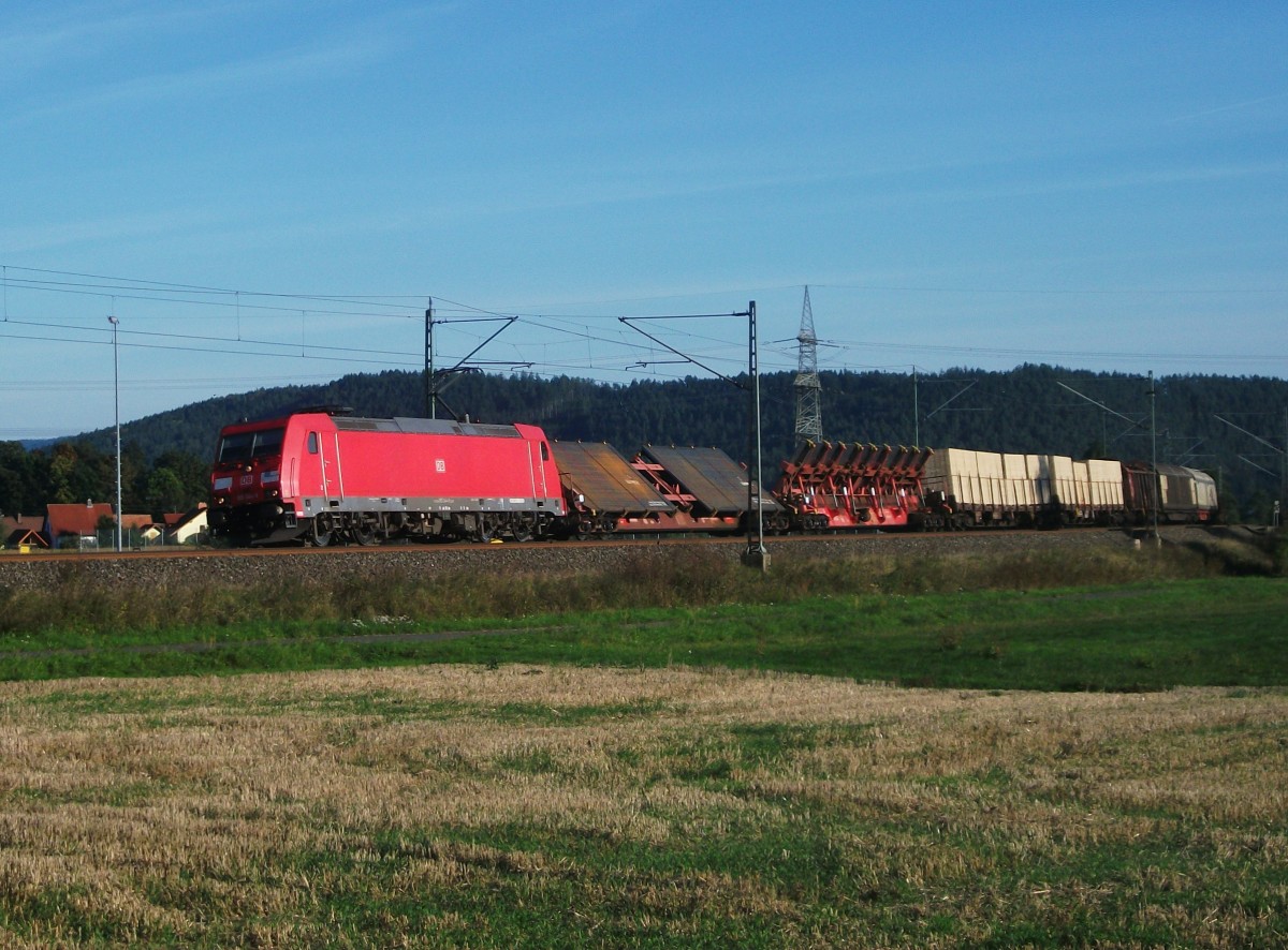 185 344 zieht am 29.September 2013 einen gemischten G�terzug bei Ha�lach(B. Kronach) Richtung Saalfeld.