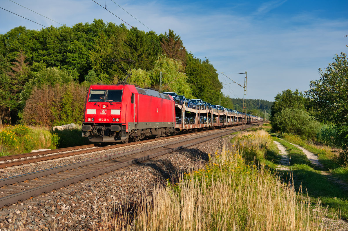 185 345 mit dem GA 60015 (Dingolfing - Maschen Rbf) bei Postbauer-Heng, 22.07.2019