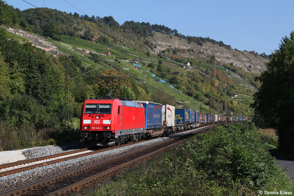 185 346 mit einem KLV Zug am 28.09.2013 bei Gambach.