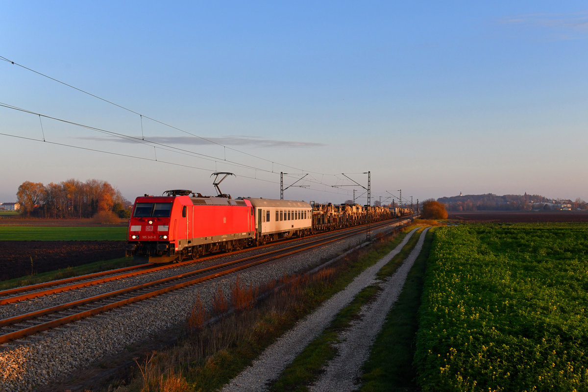 185 349 mit einem Militärzug am 11.11.2018 bei Niedermünchsdorf. 