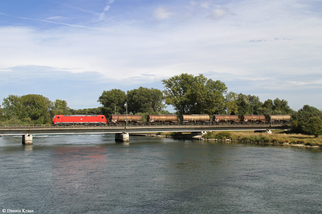 185 349 mit Kesselzug am 17.09.2015 in Plattling.