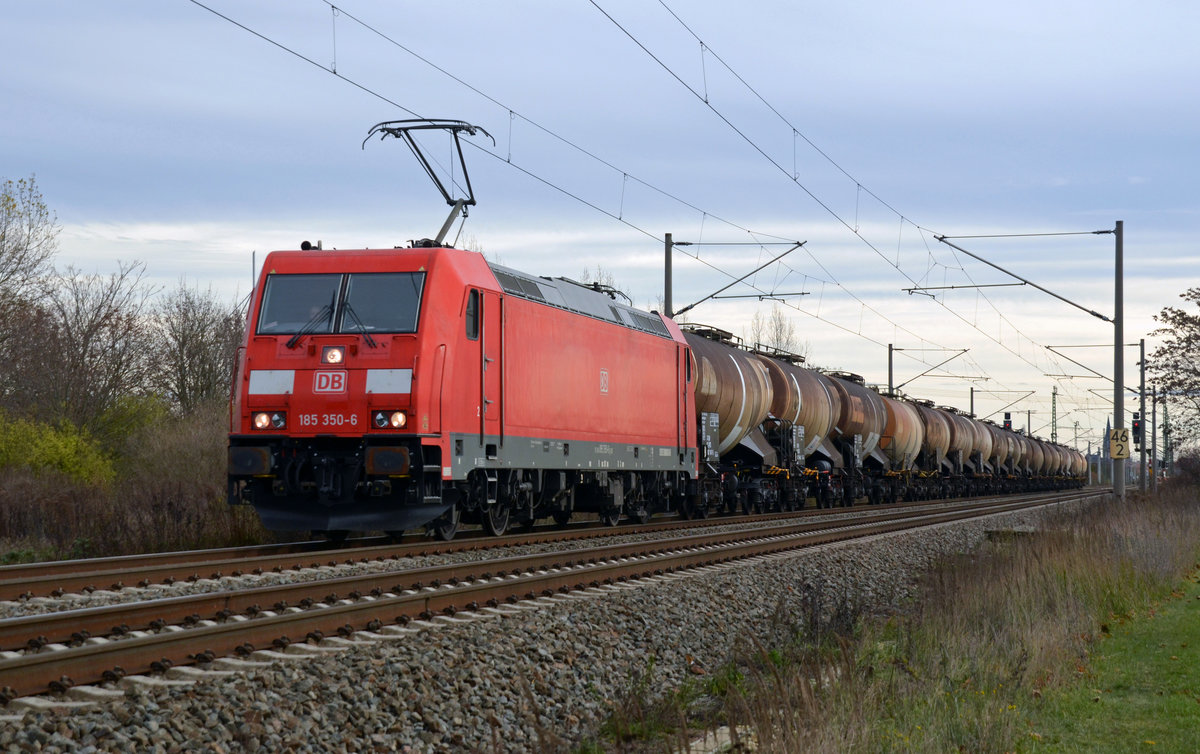 185 350 schleppte am 20.11.16 einen Kesselwagenzug durch Greppin Richtung Dessau.