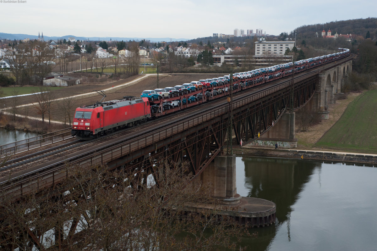 185 352 mit einem Autotransportzug bei Regensburg-Prüfening Richtung Nürnberg, 04.03.2017
