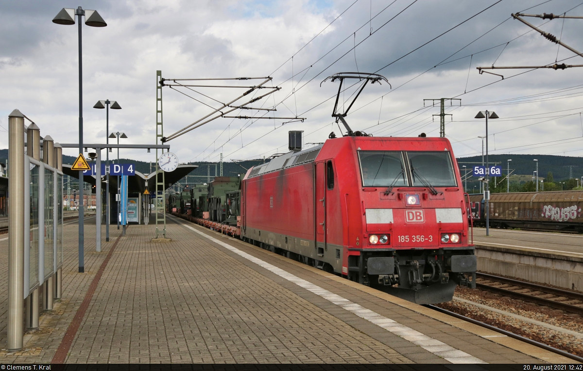 185 356-3 beschleunigt mit Y-Tours nach einem kurzen Personalwechsel aus dem Bahnhof Saalfeld(Saale) Richtung Probstzella.

🧰 DB Cargo
🕓 20.8.2021 | 12:42 Uhr