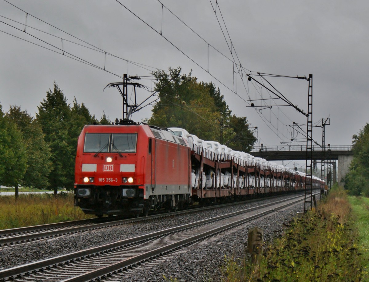 185 356-3 durchfhrt mit einen Autozug ( alles Audi)am 18.09.13 Thngersheim.