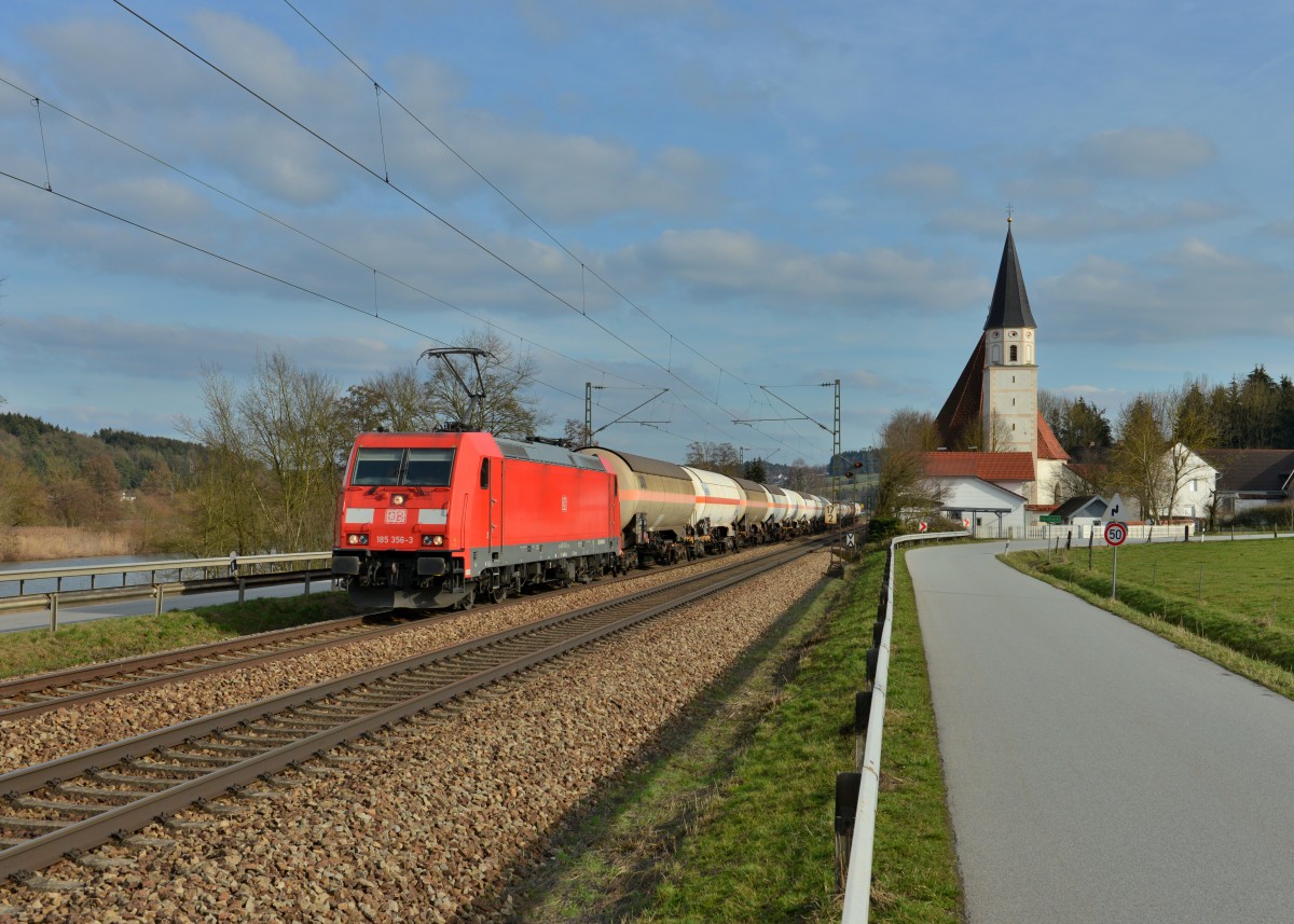 185 356 mit einem Gaskesselzug am 04.03.2016 bei Hausbach. 
