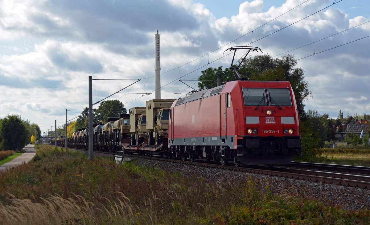 185 357 führte am 28.09.19 einen amerikanischen Militärzug durch Jeßnitz Richtung Dessau.