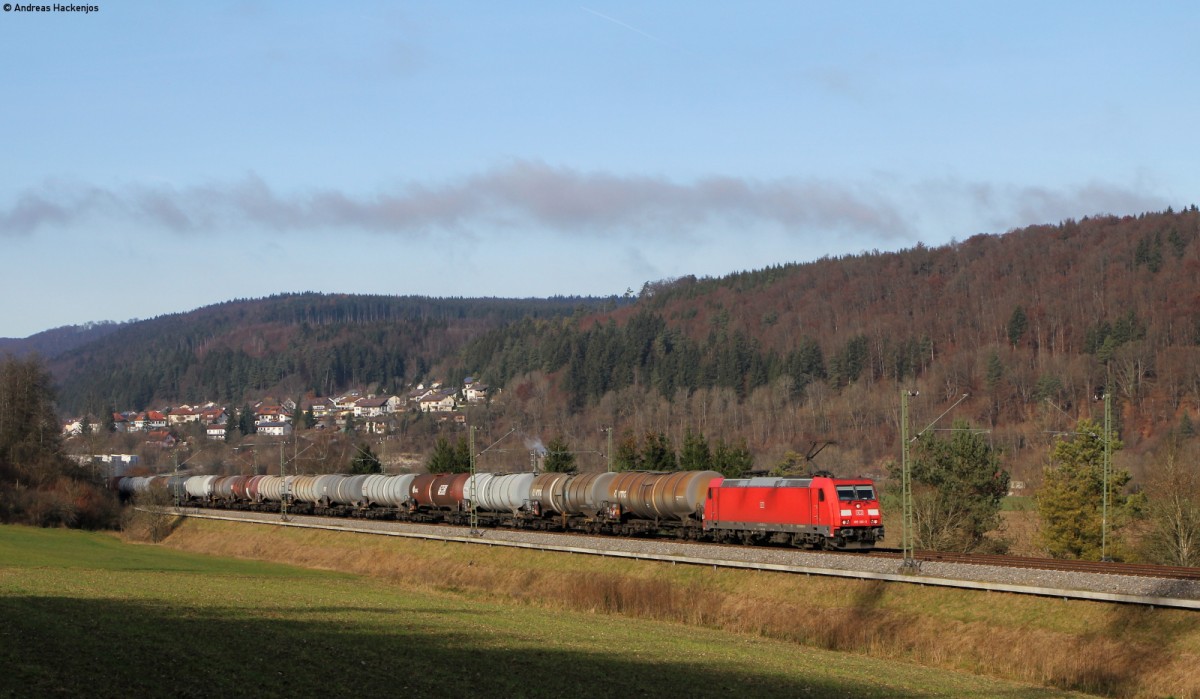 185 361-3 mit dem umgeleiteten GC 61038 (Villingen(Schwarzw)-Karlsruhe Raffinerie) bei Immendingen 28.11.14 