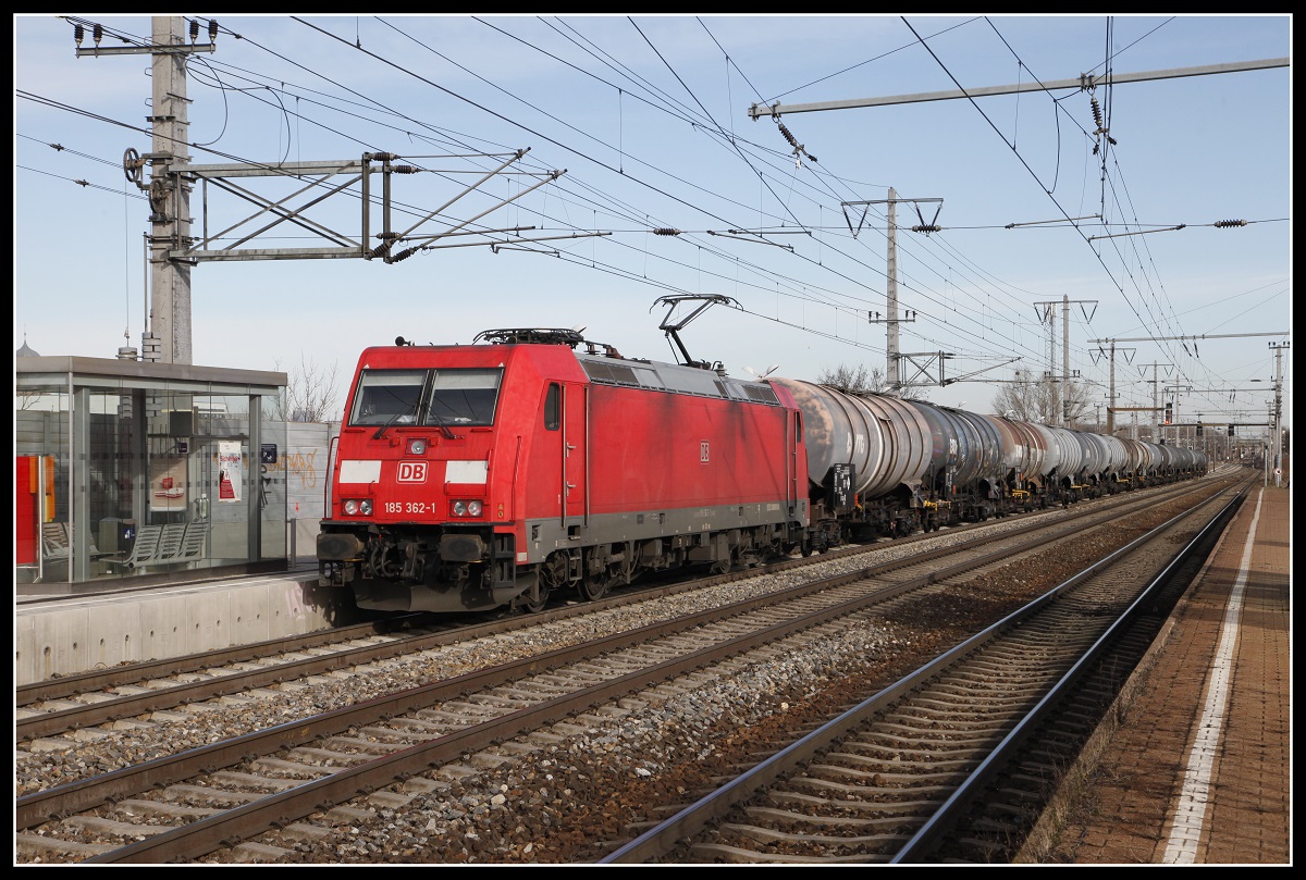 185 362 mit Güterzug in Wien Haidestraße am 13.02.2020.