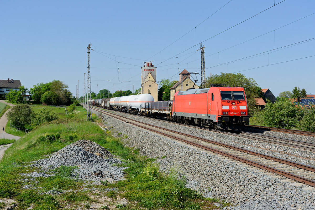 185 364 mit einem gemischten Güterzug bei Herrnberchtheim Richtung Ansbach, 16.05.2020