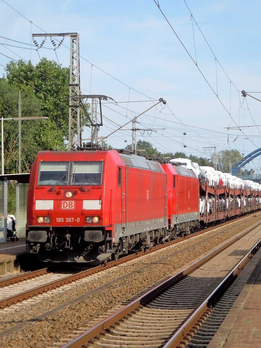 185 367 + Schwesterlok mit Autozug in Salzbergen, 18.07.14