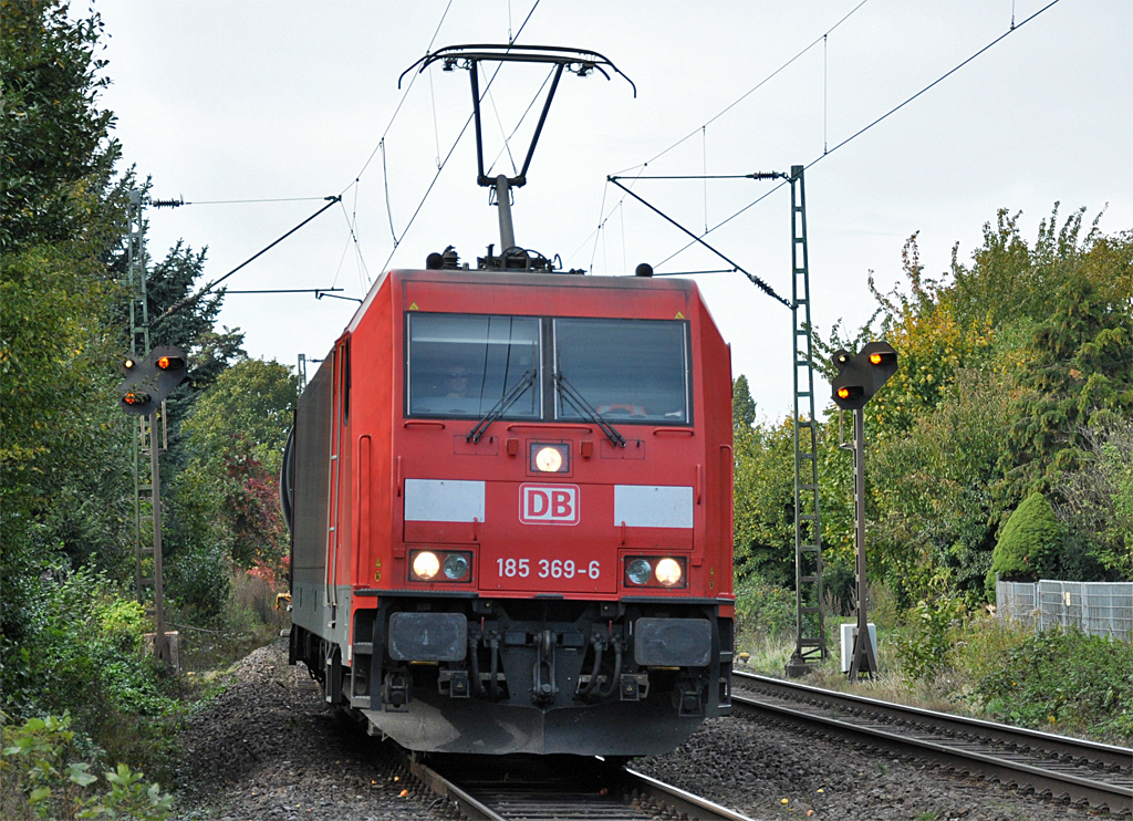 185 369-6 mit Kesselwagen durch Bonn-Beuel - 19.10.2013